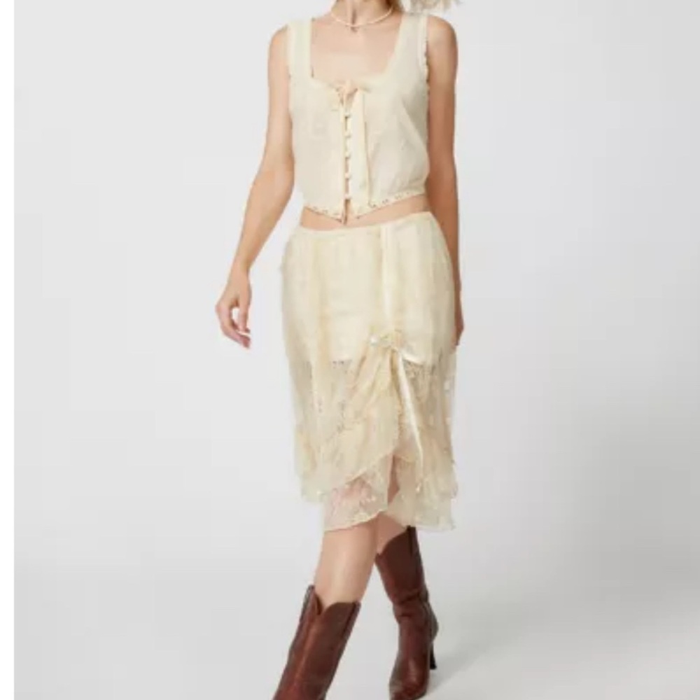 Kimchi Blue Urban Outfitters Cream Lace Bow Tie Midi Skirt